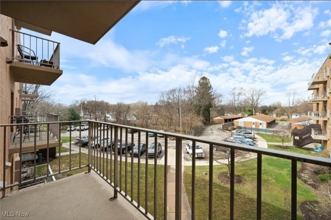 Building Photo - 3675 Clague Rd