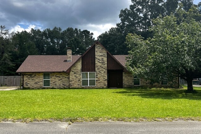 Primary Photo - 171 Old Oak Ln