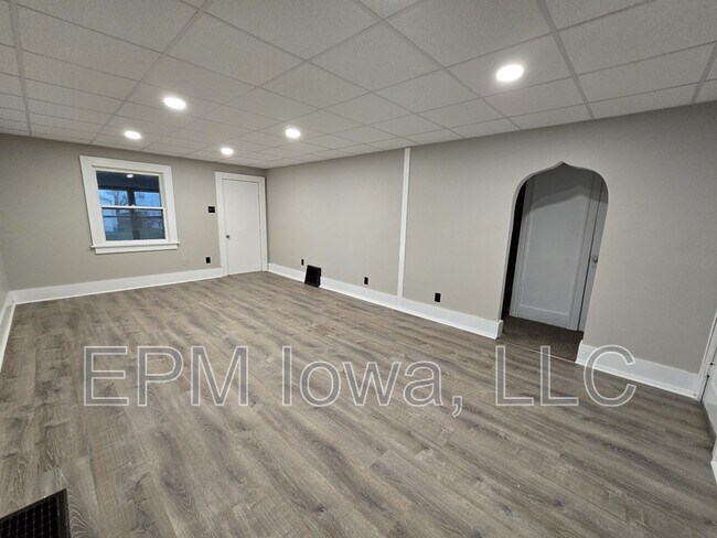 Building Photo - 115 Summit Ave