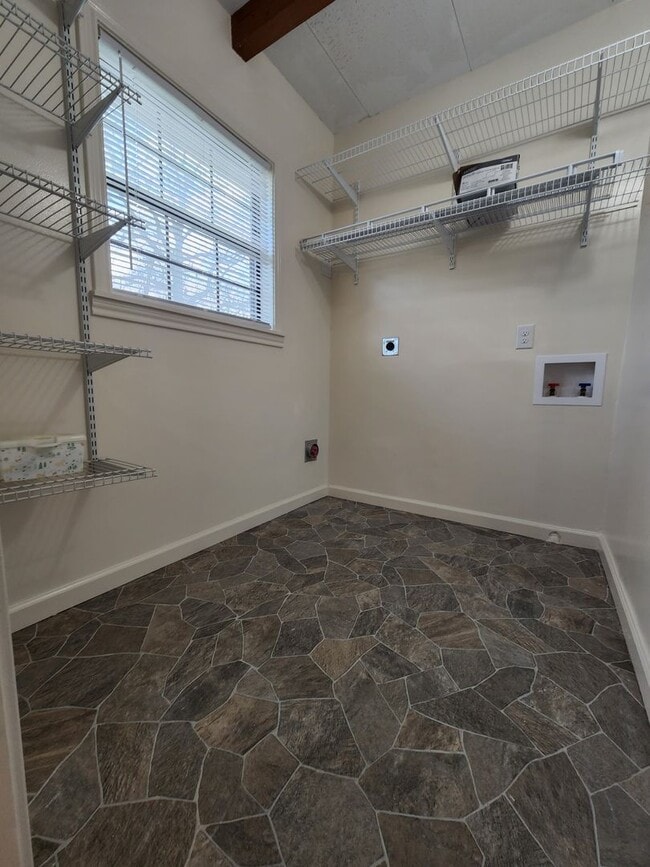 Building Photo - 1827 S Fredonia St