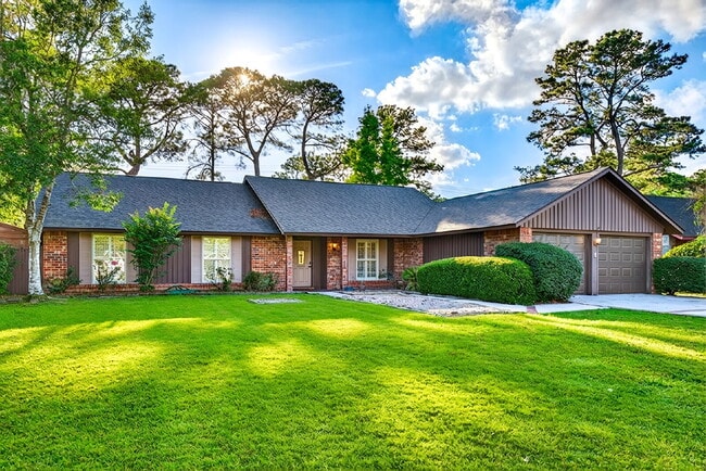 Building Photo - 5 Dorchester Ct