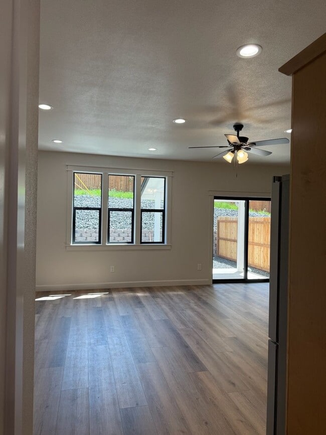 Building Photo - Charming 3 Bedroom, 2 1/2 Bath Farmhouse S...
