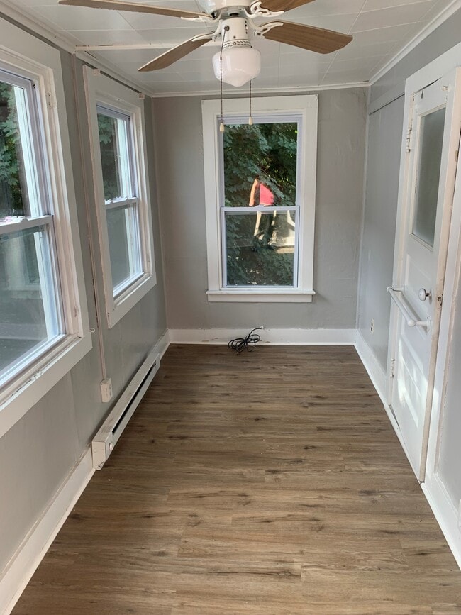 Building Photo - 13 S Main St