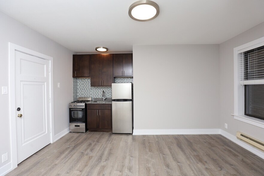 Building Photo - 4551 N Damen Ave