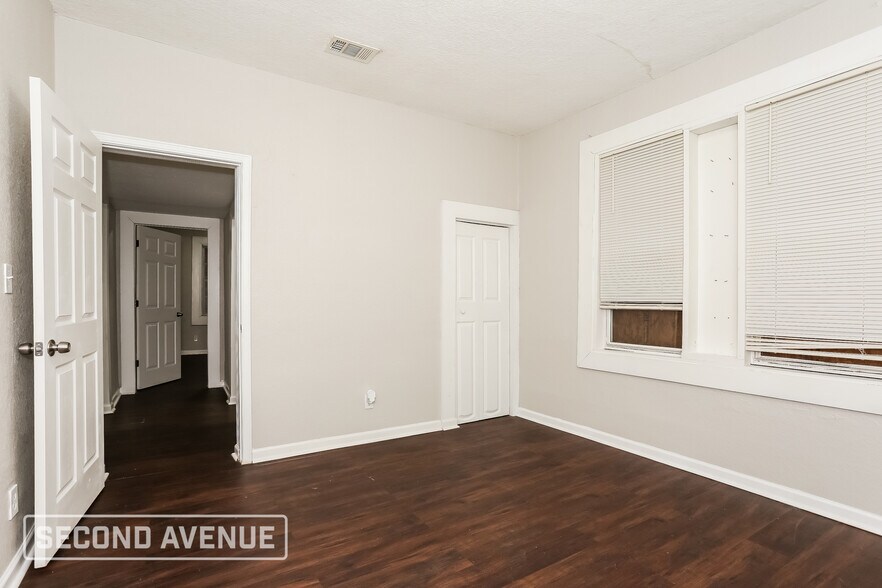 Building Photo - 1630 W 36th St
