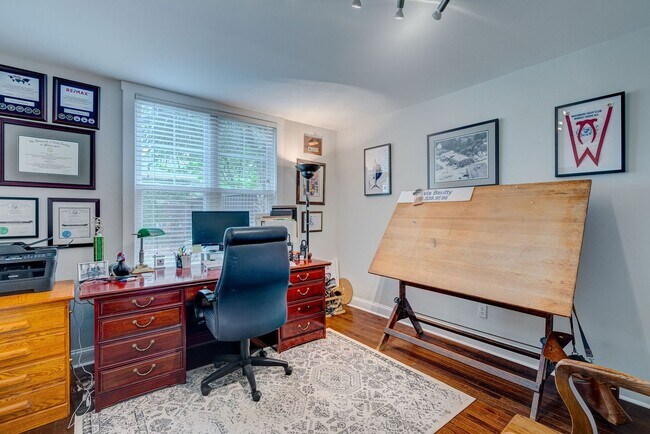 Building Photo - Midtown Rental in Forest Hills