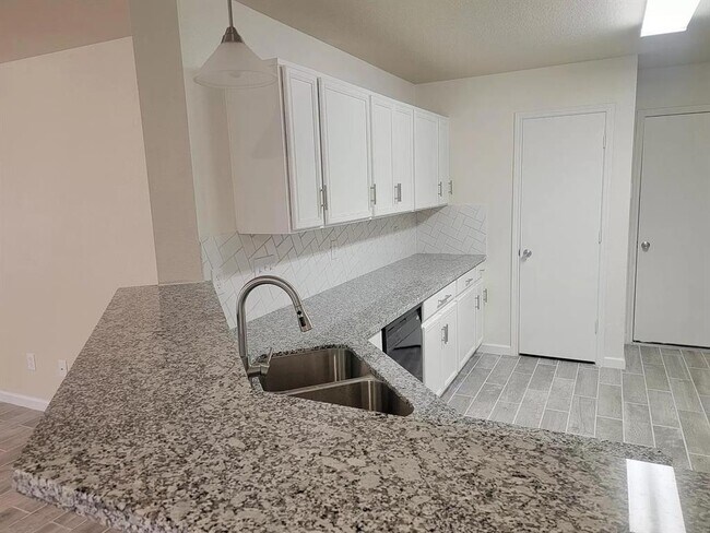 Building Photo - 18222 Valebluff Ln