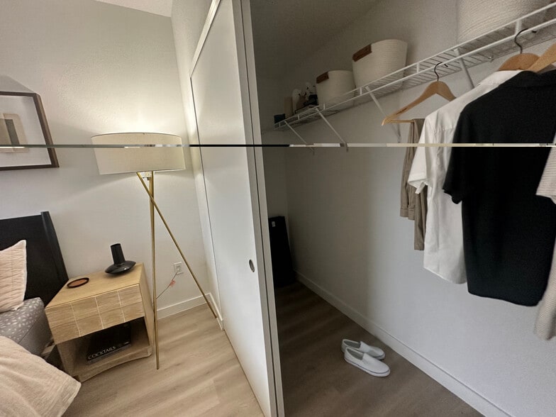 Building Photo - 801 NW 39th Ct