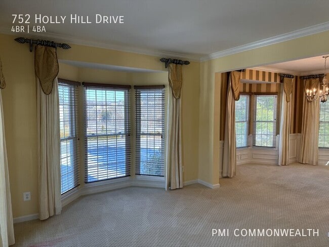 Building Photo - 752 Holly Hill Dr