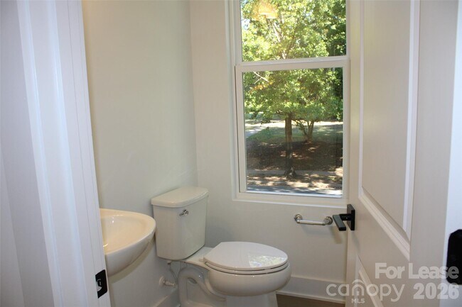 Building Photo - 1340 Hamilton St