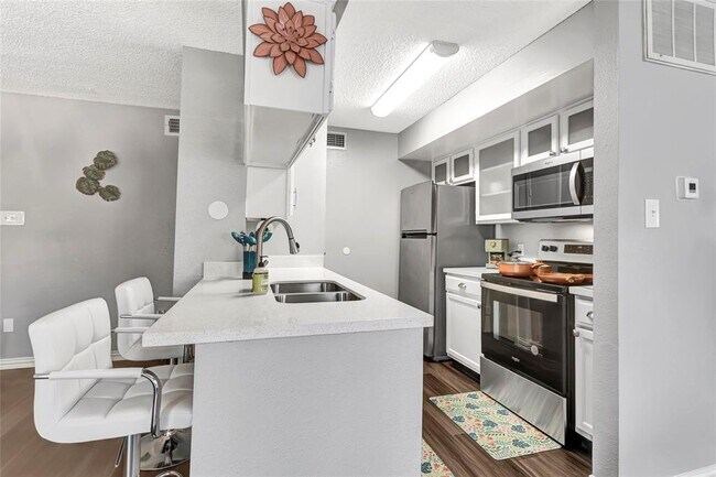 Building Photo - 2120 El Paseo St