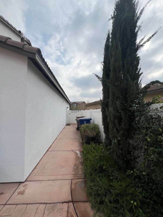 Building Photo - 14816 Huckleberry Dr