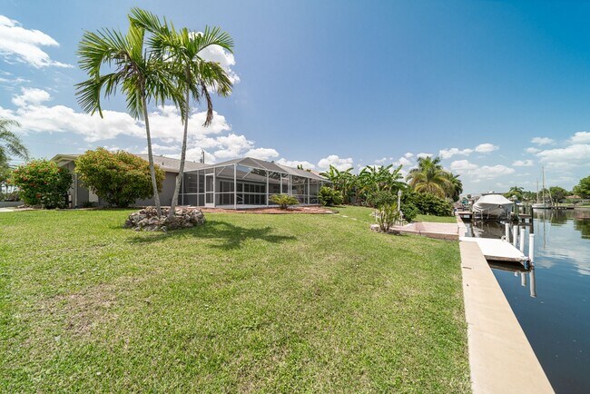 Building Photo - Welcome to your dream rental in Cape Coral! This fully remodeled, MONTH TO MONTH available home.
