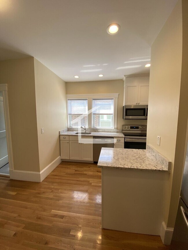 Building Photo - Available Now - Single, Private Bedrooms for Rent in SHARED  Brookline / Washington Sq 4 Bed/2 Bath