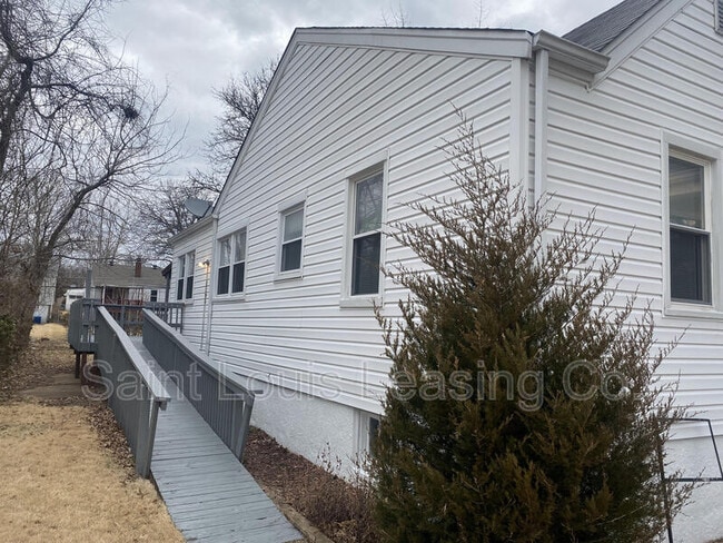 Building Photo - 7411 Jenwood Ave