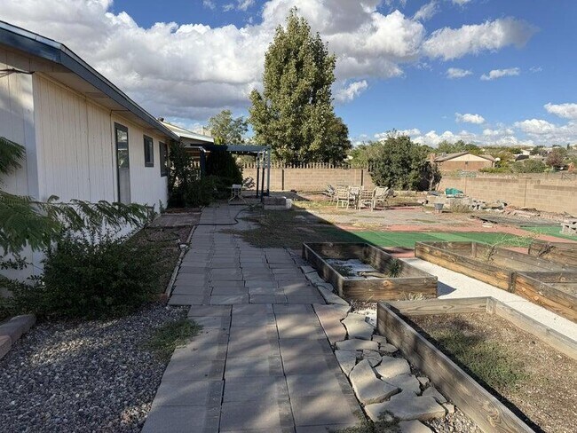 Building Photo - 290 Asbury Rd NE