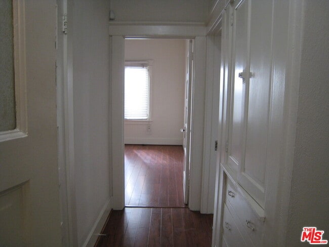 Building Photo - 153 S Gramercy Pl