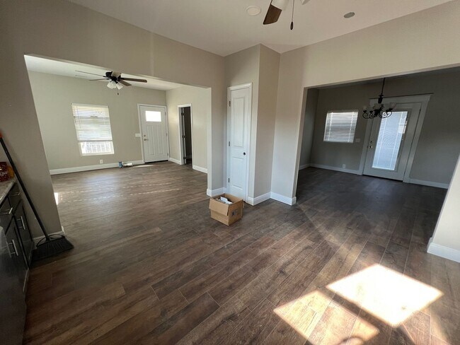 Building Photo - NEWLY RENOVATED HOME