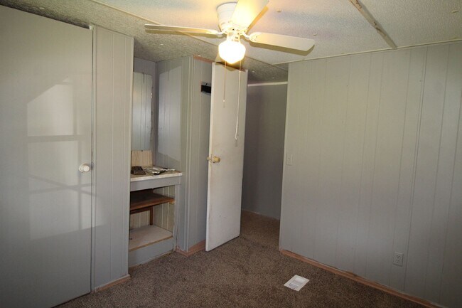 Building Photo - 8433 Pin Oak Rd
