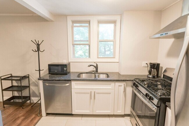 Building Photo - Two Bedroom Two Bath 112 Quarry