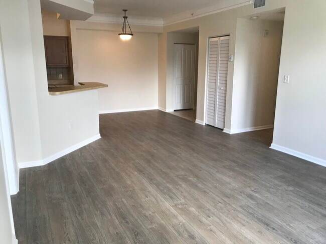 Building Photo - 9845 Baywinds Blvd