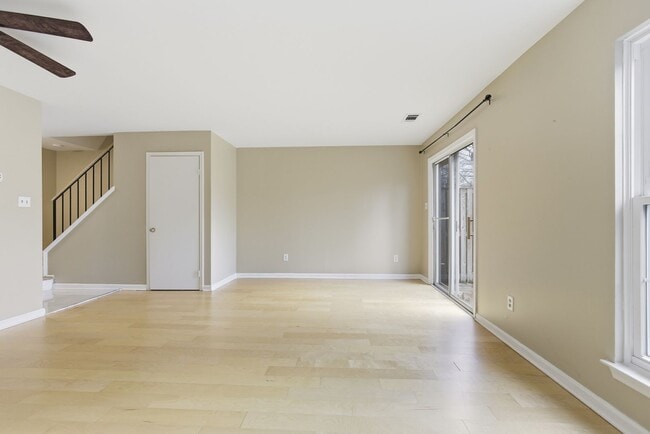 Building Photo - Lovely 3 BR/1.5 BA Townhome in Bowie!