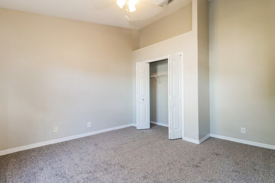 Building Photo - 13125 Thoroughbred Loop