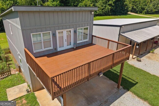 Building Photo - 221 Columbus Dr