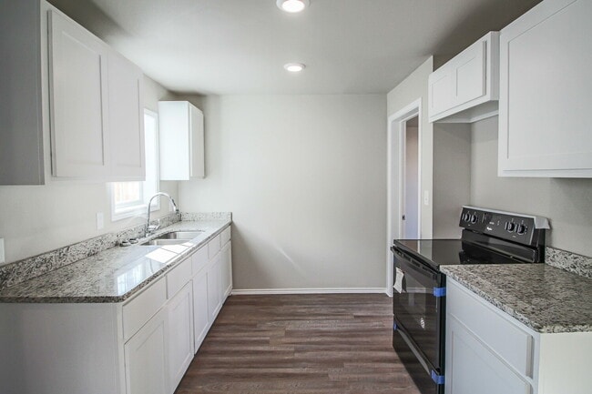 Building Photo - Remodeled 2 bedroom 2 bath