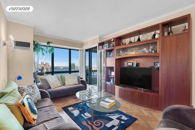 Building Photo - 530 E 76th St