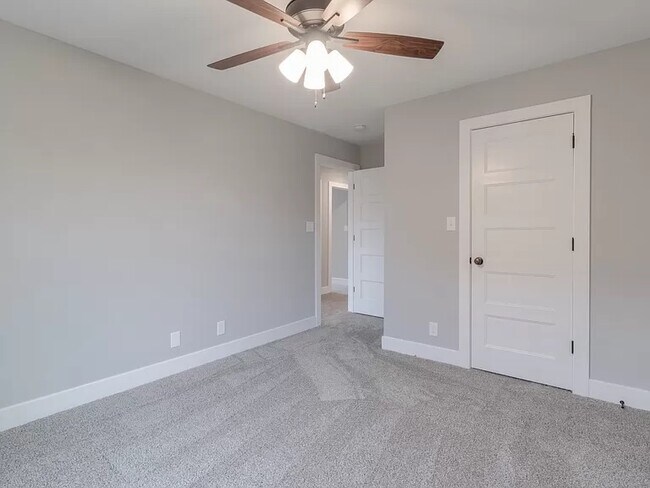 Building Photo - 141 Cottage Ln