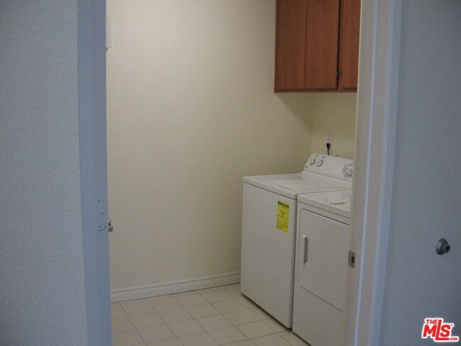 Building Photo - 625 S Berendo St