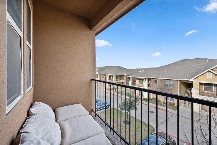 Building Photo - 2630 Villa Di Lago Dr