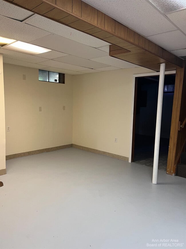 Building Photo - 3124 Golfside Rd