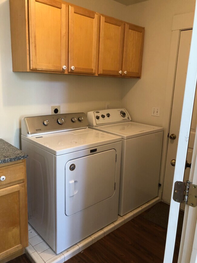 Laundry room with washer/dryer off of kitchen - 1147 E Garfield Ave