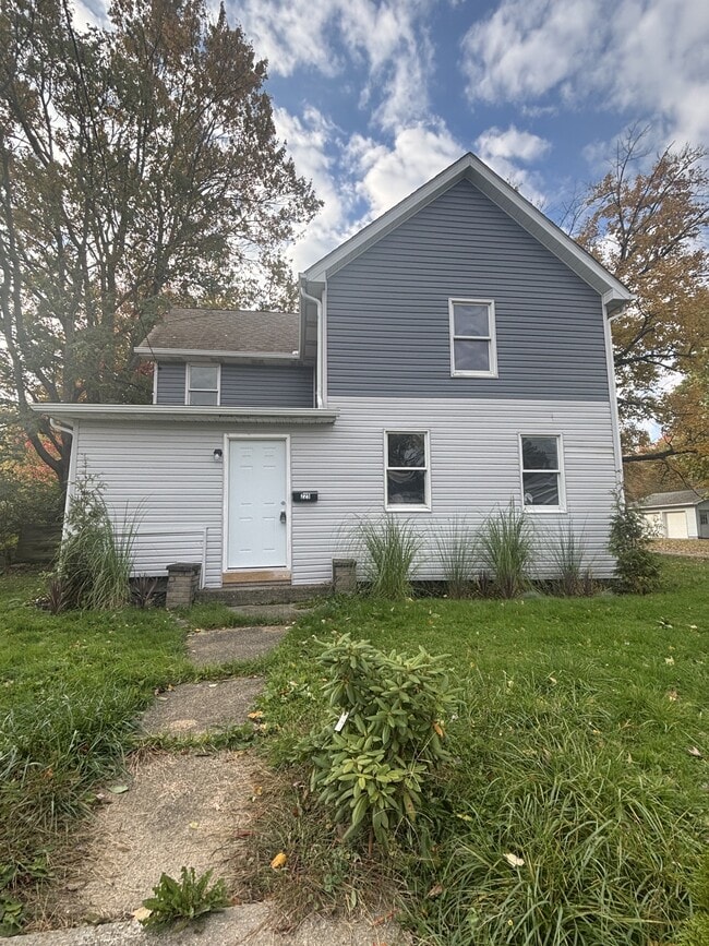 Primary Photo - 225 E Bergey St