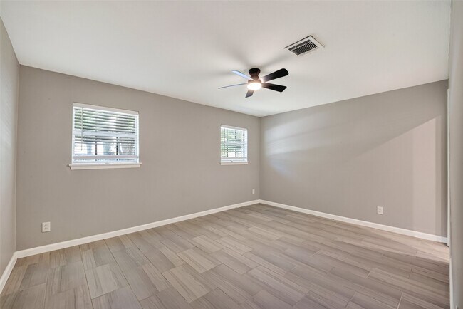 Building Photo - 7607 Tanager St