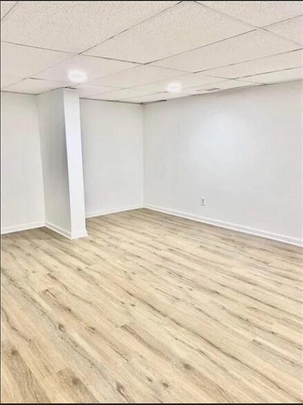 Can be used as suite - has closet - 12 Moore St