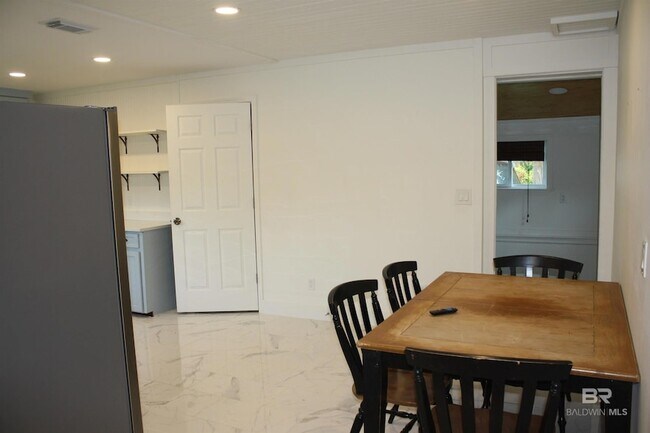 Building Photo - 852 Prospect Ave