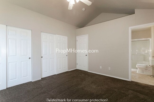 Building Photo - Adorable Three Bedroom Home In SE Portland - With A Spacious Backyard!