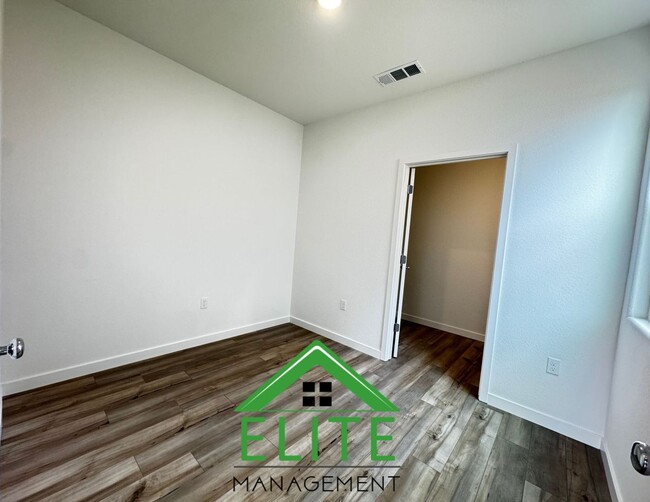 Building Photo - **Brand New 1-Bedroom, 1-Bathroom Park-Fac...