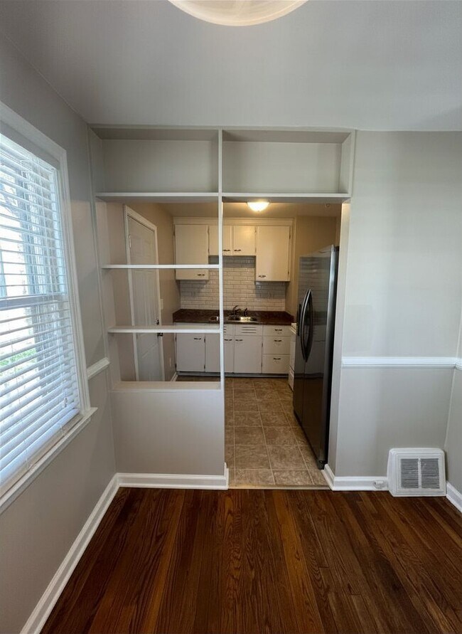 Building Photo - 3 Bedroom Home in Clintonville!