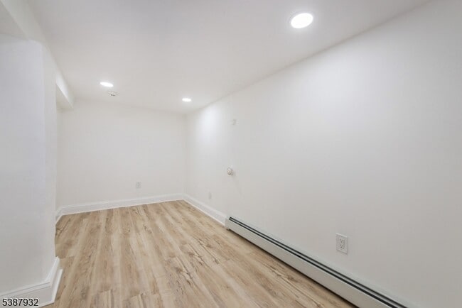 Building Photo - 48 N York St