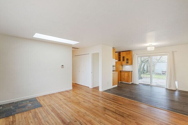 Building Photo - 8715 N Washburne Ave