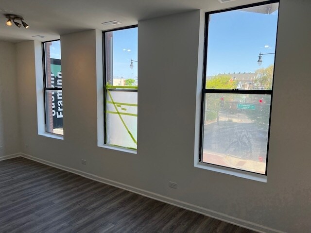 Building Photo - 1461 W Fullerton Ave
