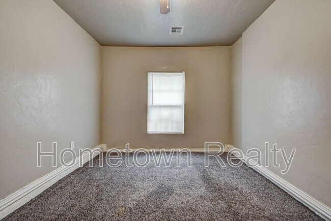 Building Photo - 1506 NE 43rd St