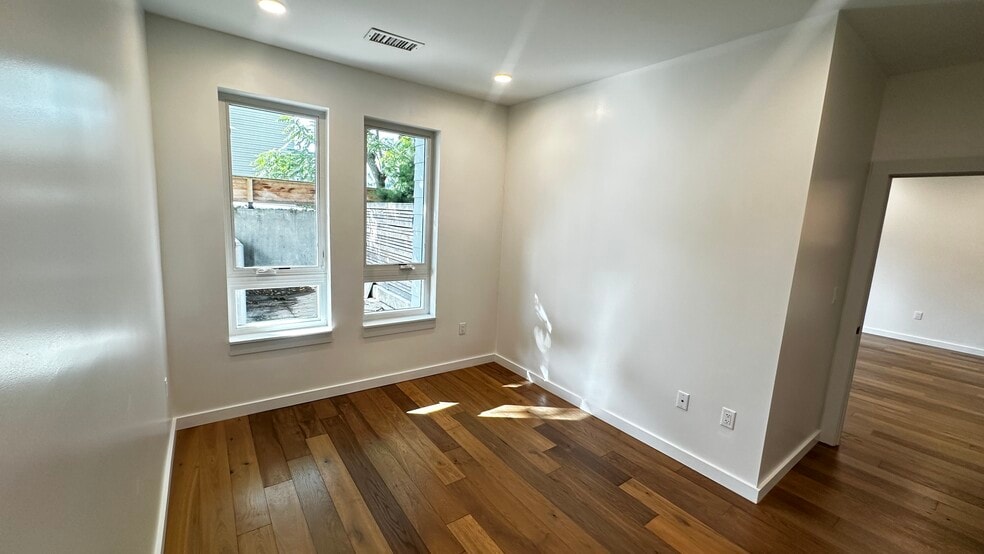 Building Photo - 97 Elmwood St