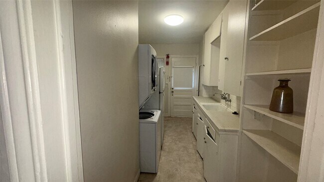 Building Photo - 1850 W Main St