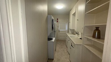 Building Photo - 1850 W Main St