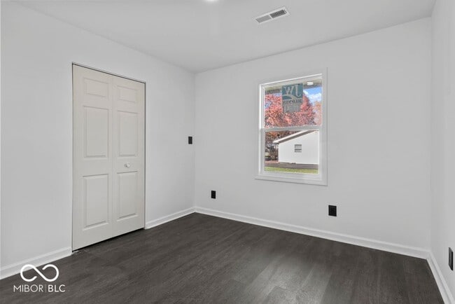 Building Photo - 804 S Albany St